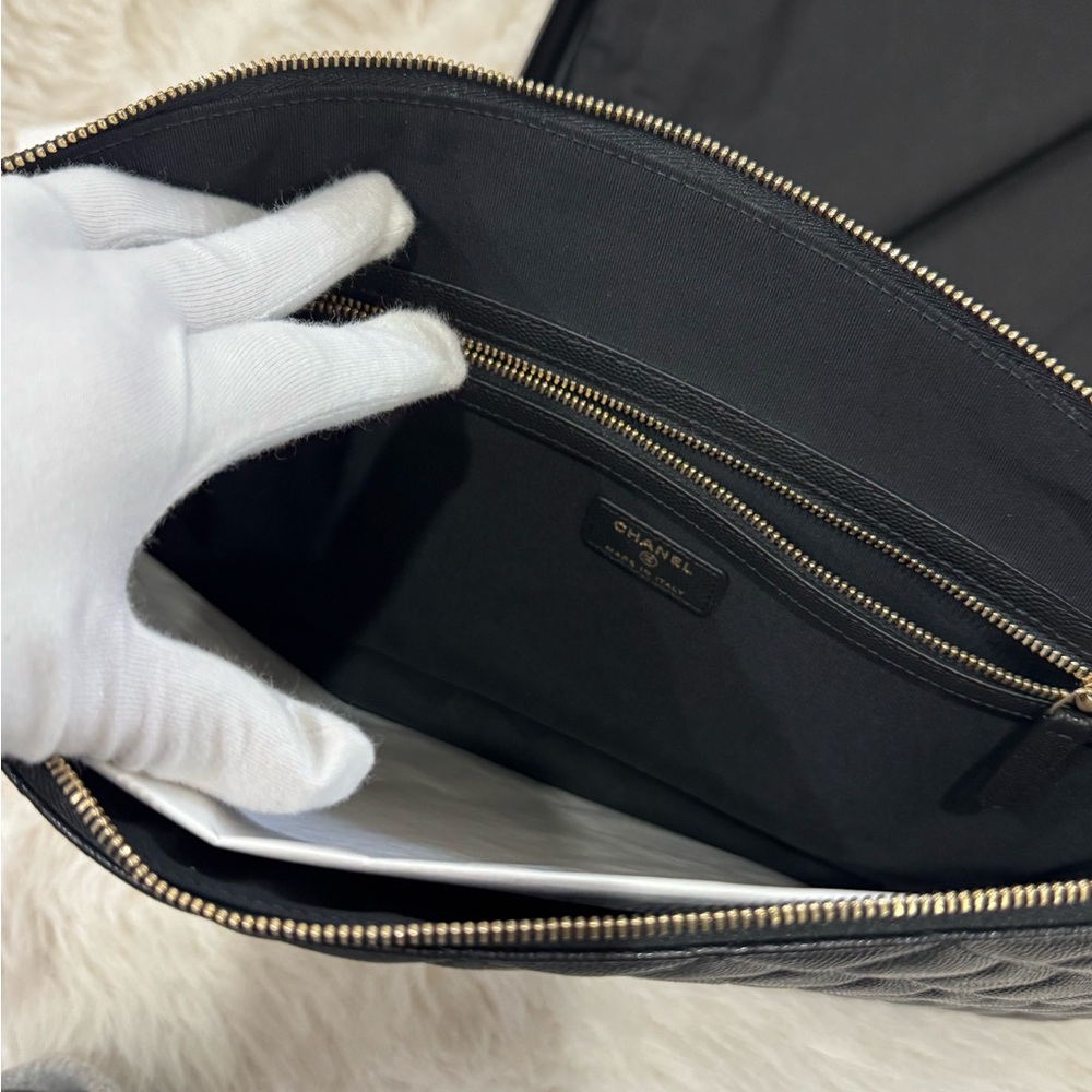 CHANEL o case large (Black Quilted Clutch) - (1600) - Picture 4 of 5